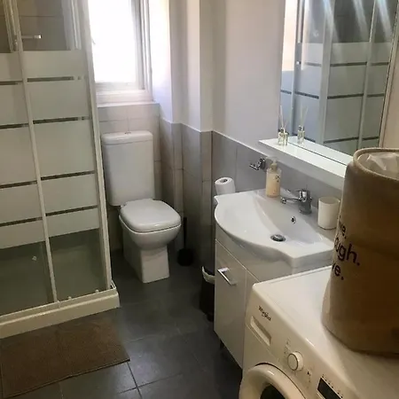 Romanou Suites - 2 Bdr -close To The Center